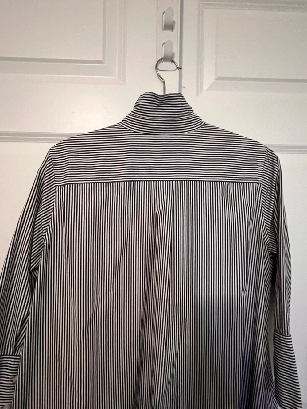 Uniqlo Black & White Striped Casual Button-Down Shirtdress - Picture 5 of 5